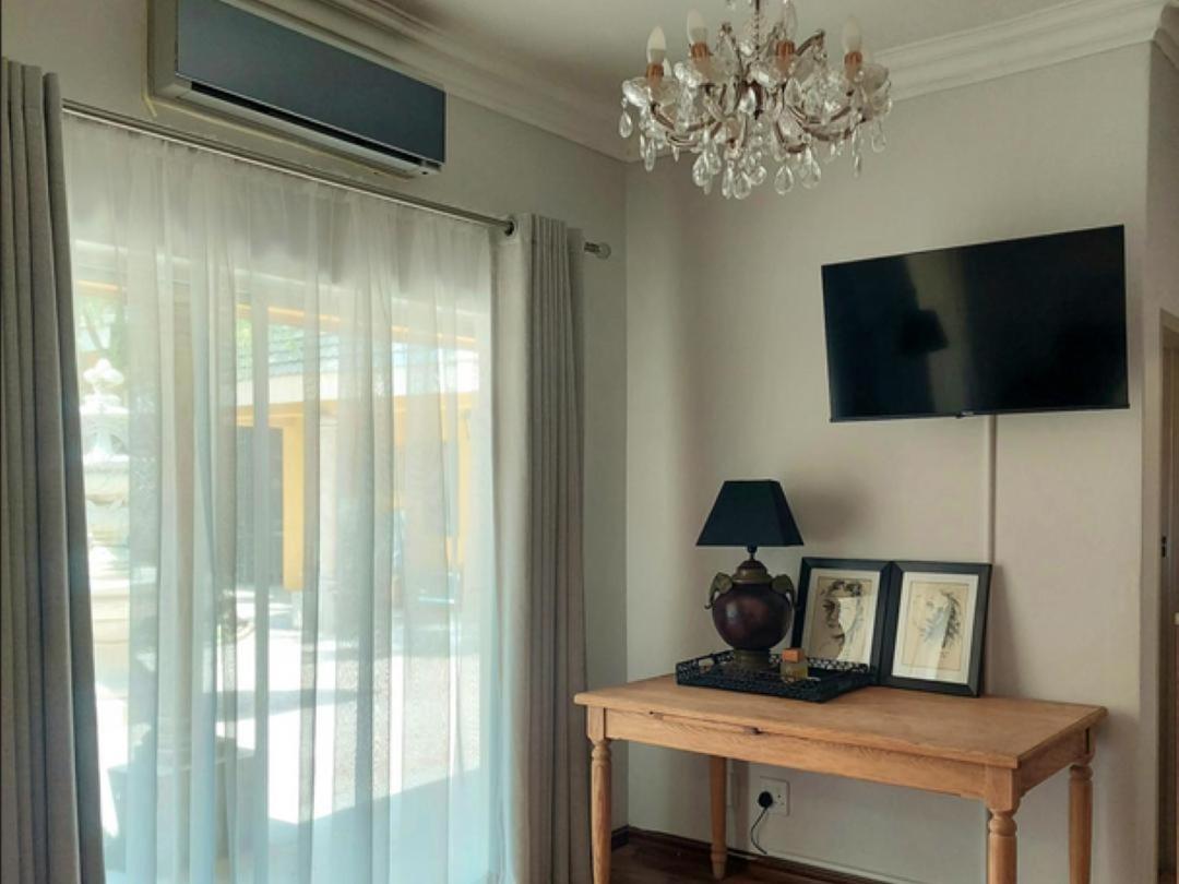 Art And Soul Restaurant, Accommodation, French Bar And Art Gallery Parys Zimmer foto