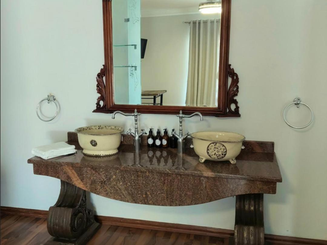 Art And Soul Restaurant, Accommodation, French Bar And Art Gallery Parys Zimmer foto